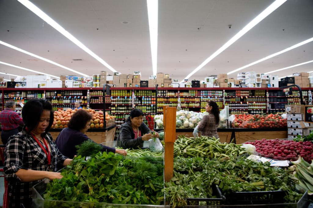 Mediterranean grocery store in Victory Blvd