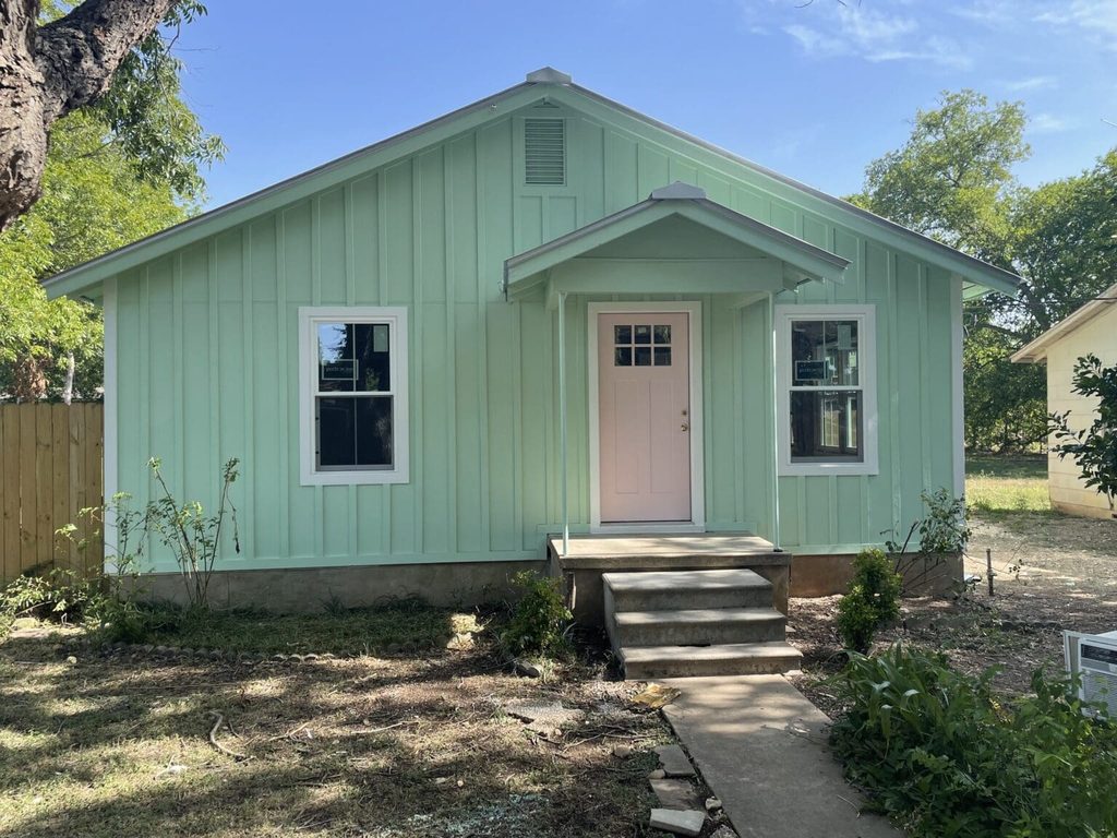 siding contractor in Austin, TX